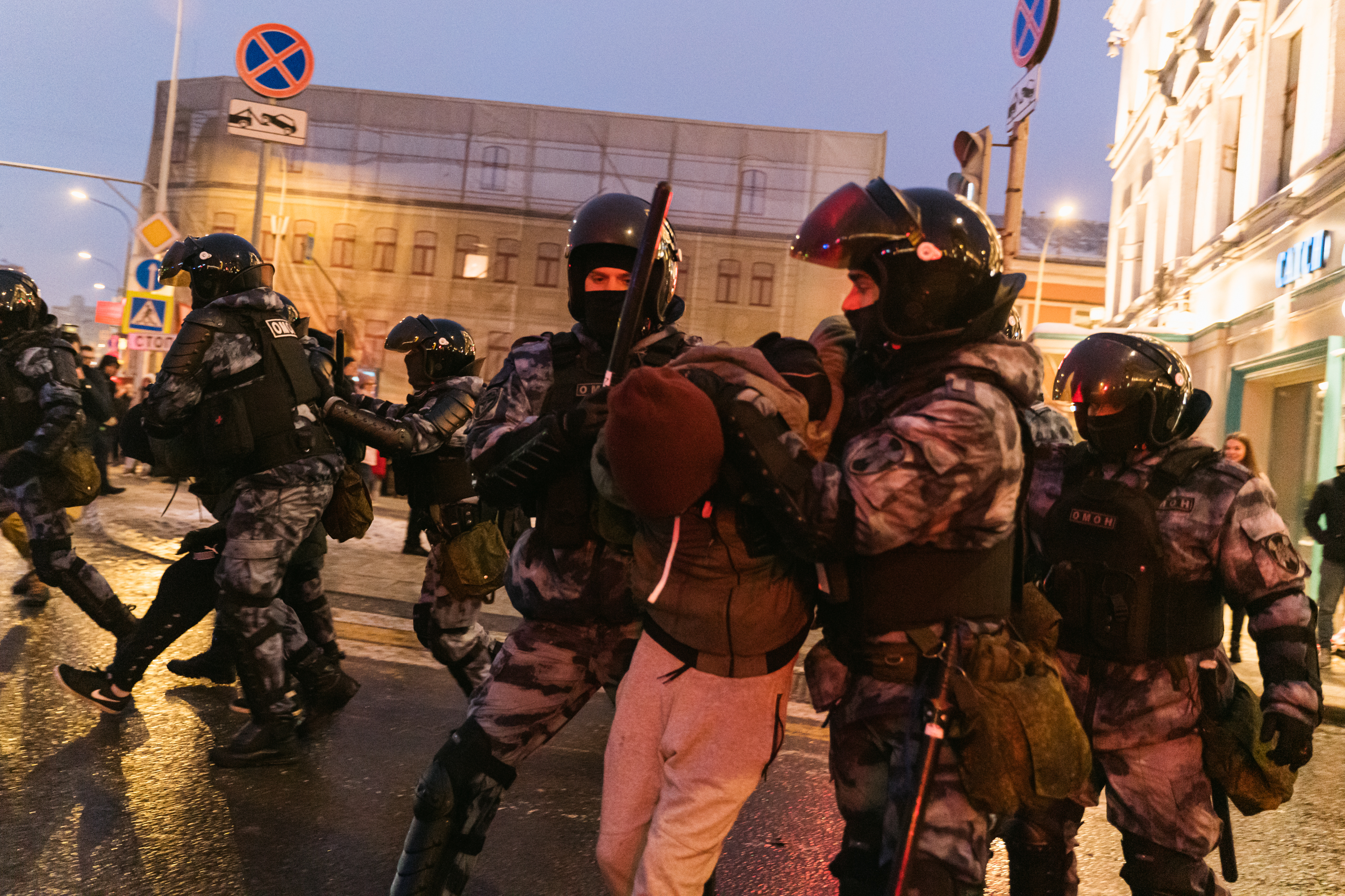Задержание протестующего рядом с Трубной площадью, Москва, 23 января 2021 года / Фото: Наталия Буданцева для ОВД-Инфо