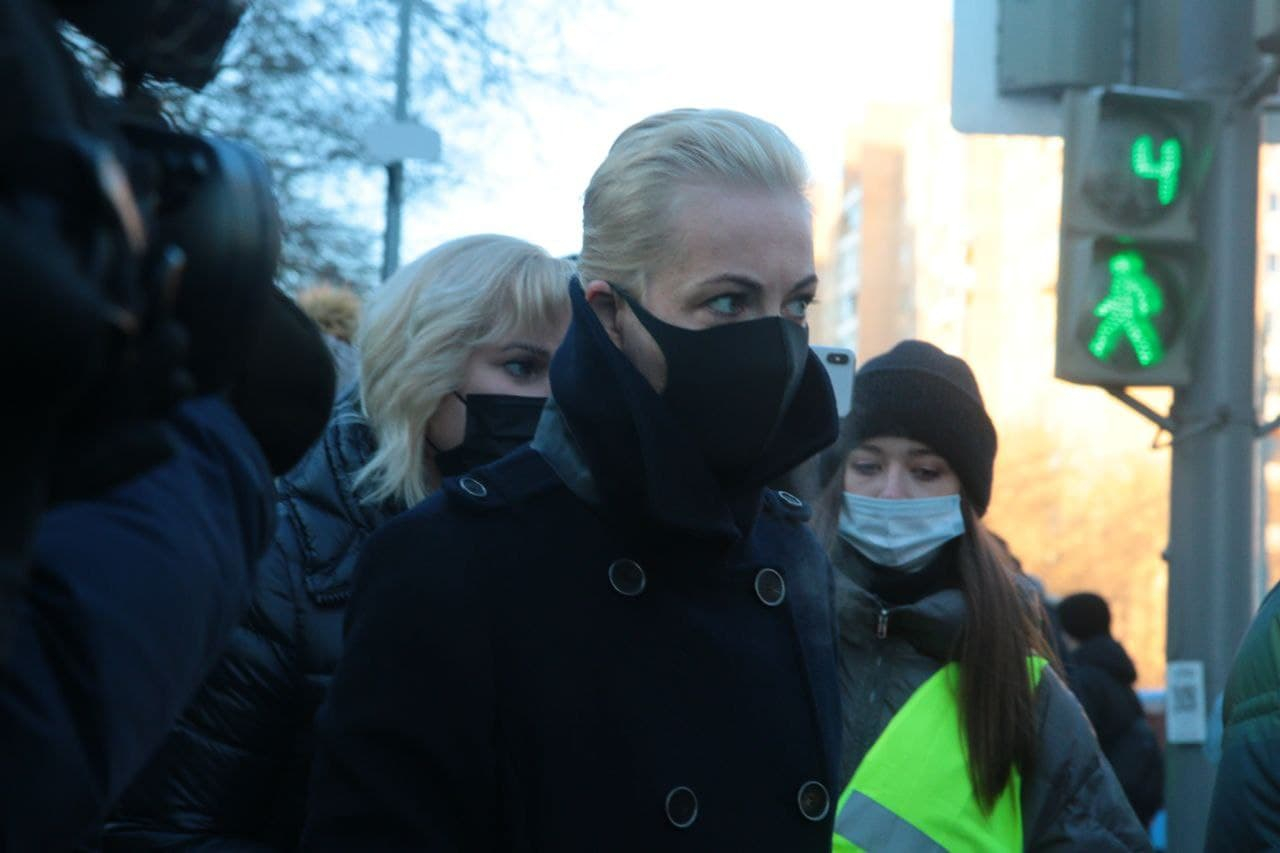 Юлия Навальная пытается пройти в суд, 2 января 2021 года / Фото: Светлана Виданова для «Новой газеты»