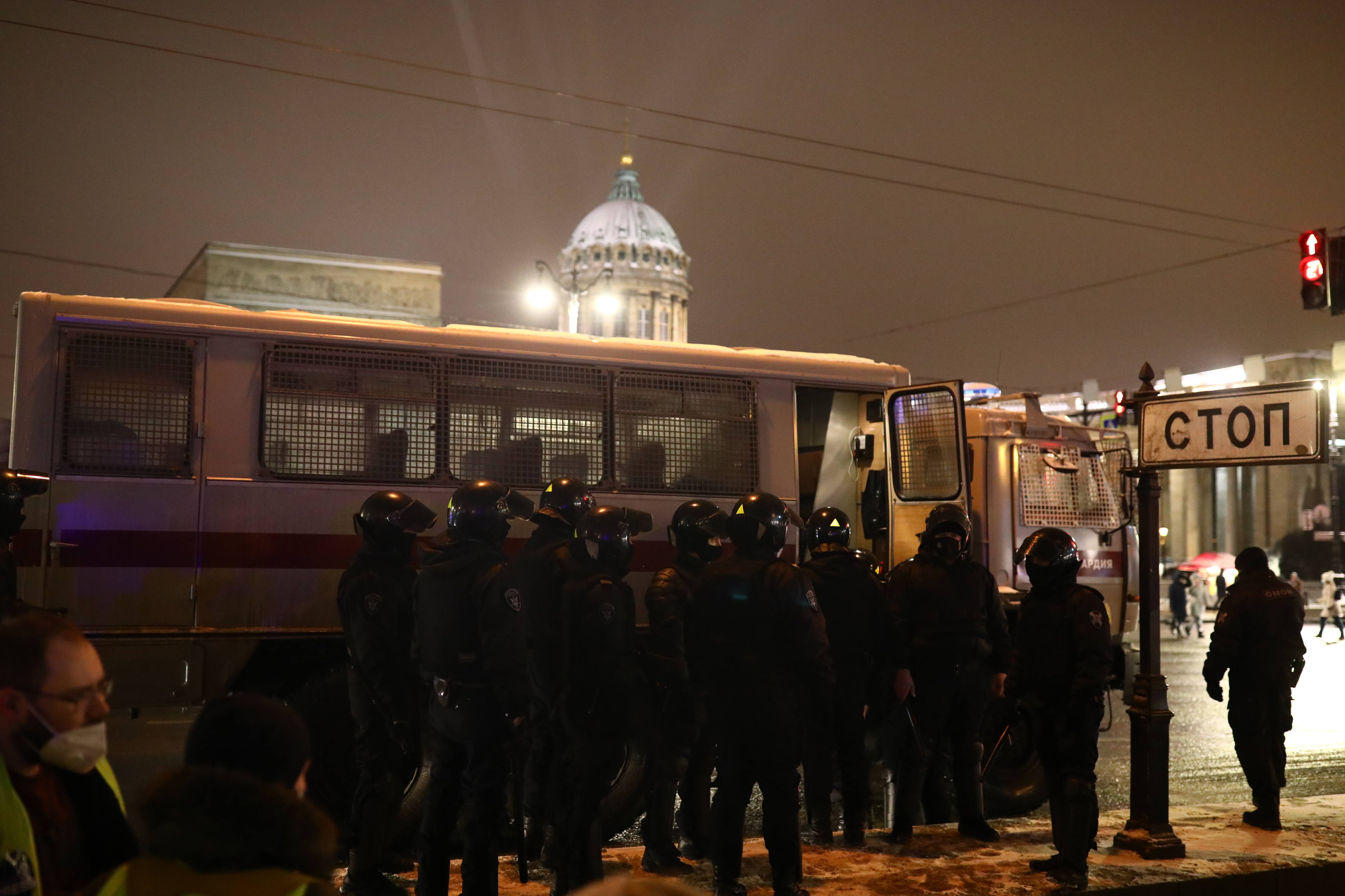 Полицейские напротив Исаакиевского собора, Санкт-Петербург, 2 января 2021 года / Фото: Давид Френкель, «Медиазона»