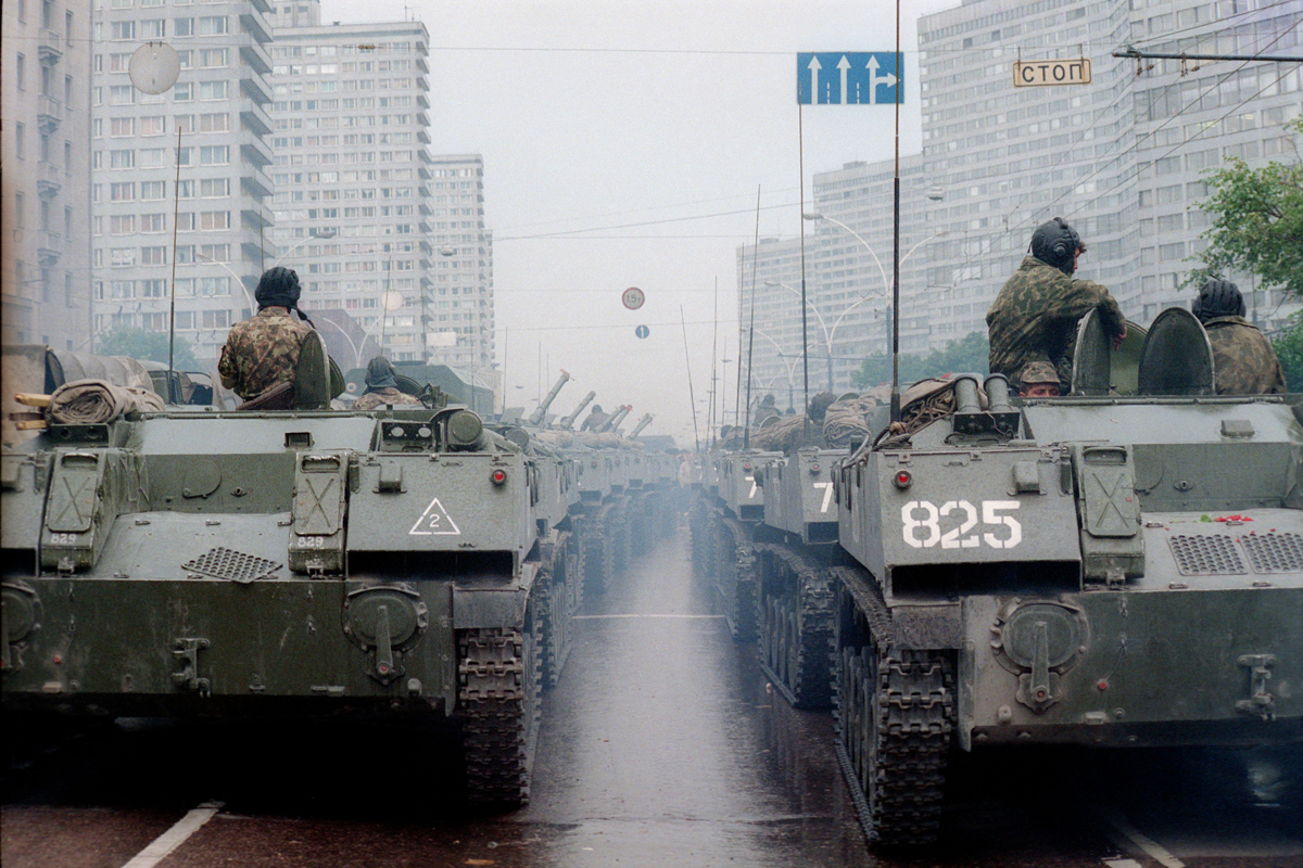 Войска входят в центр города, утро 19 августа 1991 год / Фото: Дмитрий Борко