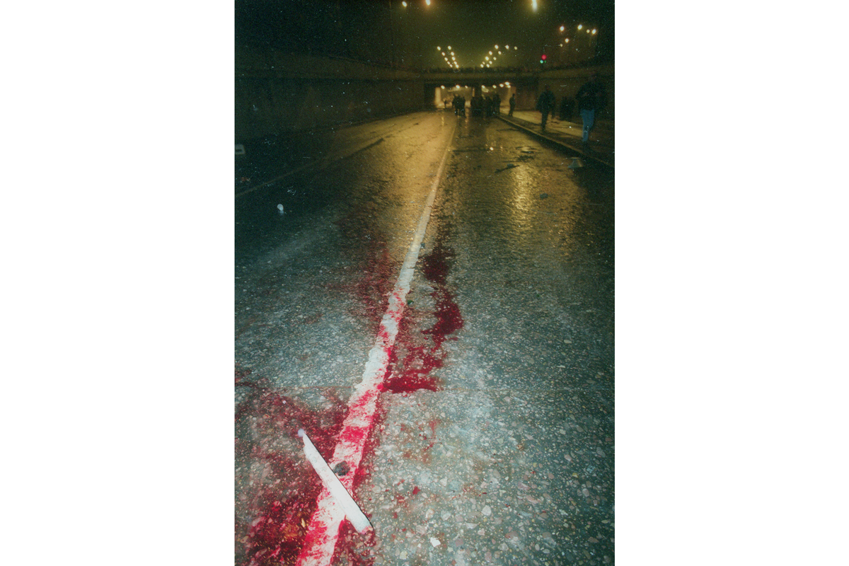 После столкновений в тоннеле на Садовом на подступах к Белому дому, тогда погибли три демонстранта, 21 августа 1991 год / Фото: Дмитрий Борко 