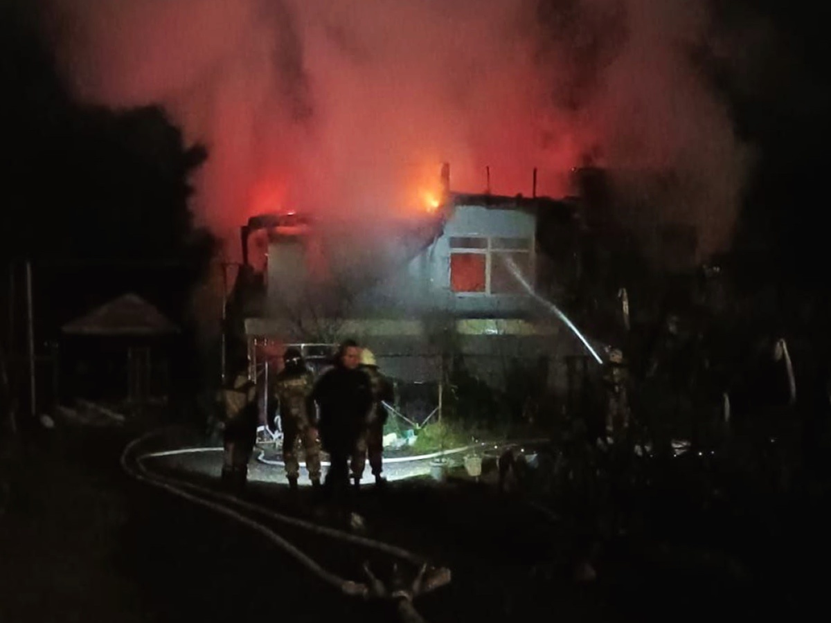 Дом Андрея Панюшкина во время пожара / Фото предоставлено героем публикации