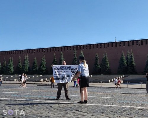На Красной площади задержали журналиста и пикетчика, выступившего в защиту политзаключенных