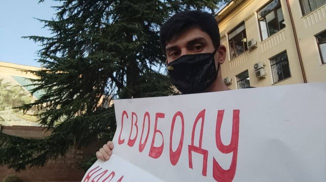 В Сочи задержали пикетчика с плакатом «Свободу Навальному»